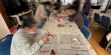 毎週火曜日の午後は革細工の日です。みんな一生懸命に頑張っています。